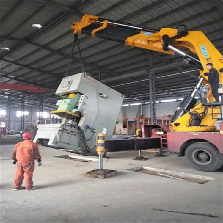 新乡80吨折臂吊车出租附近电话